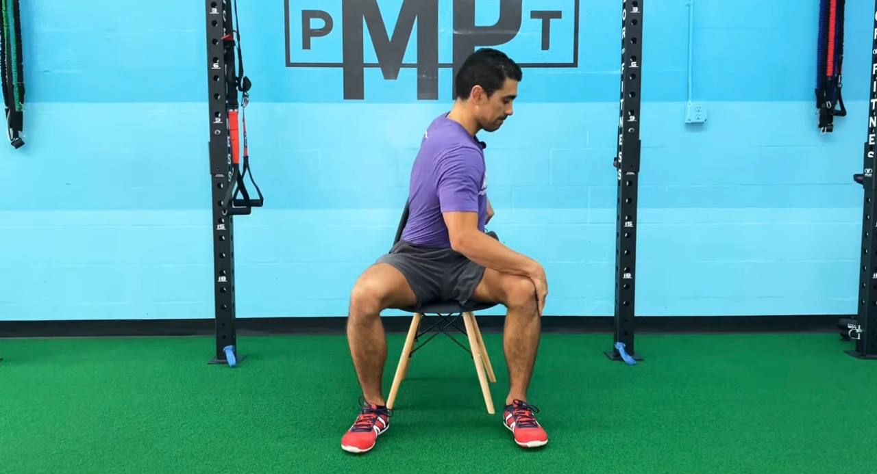 5 вправ йоги на стільці, які потрібно виконувати щодня людям у 50 років